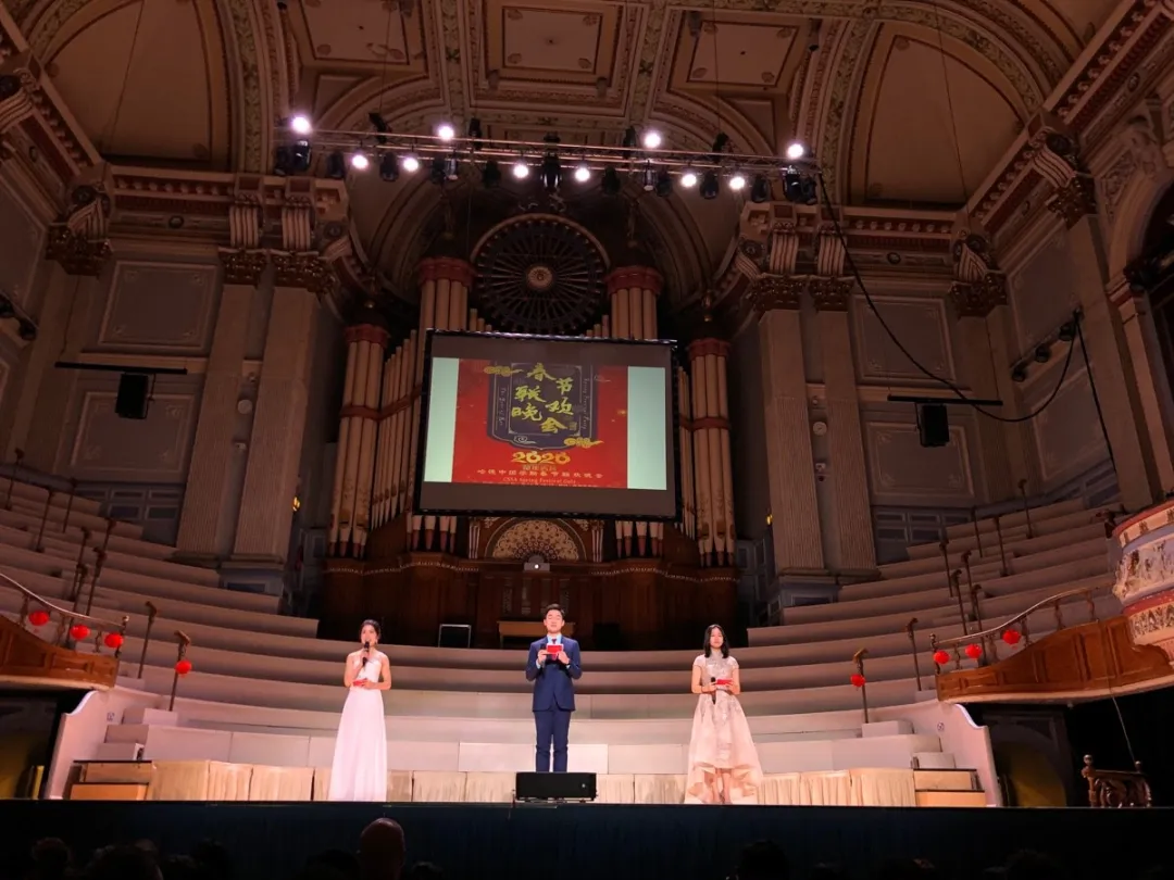 孙一凡担任主持